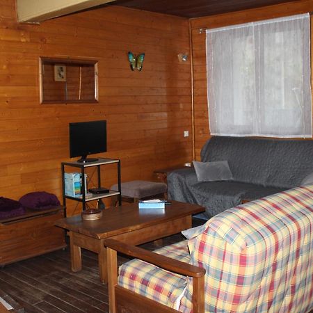 Maison de charme calme entourée de montagne Ussat Esterno foto