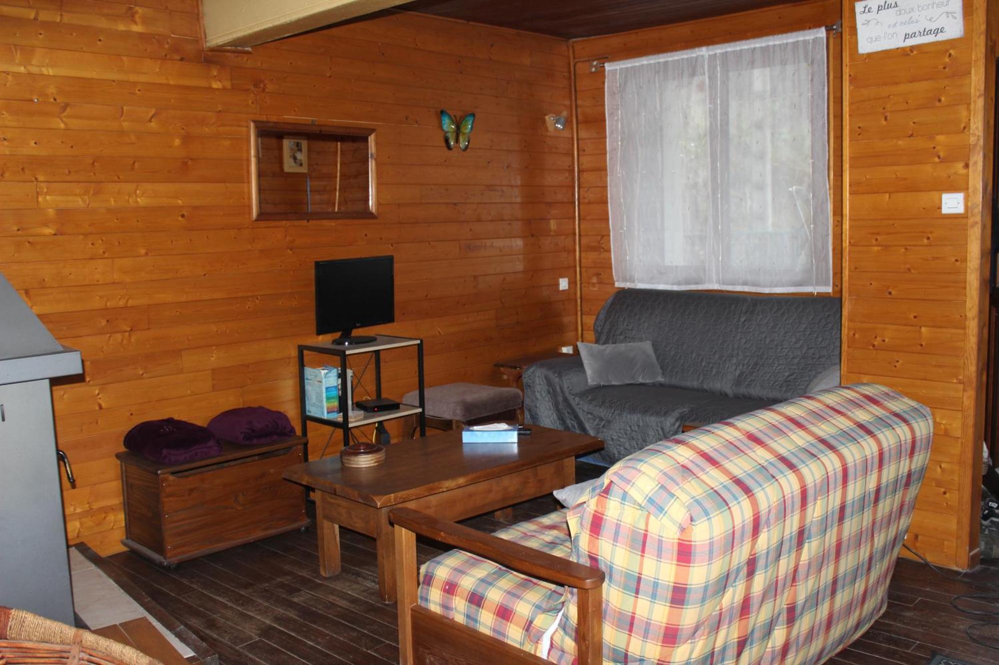 Maison de charme calme entourée de montagne Ussat Esterno foto