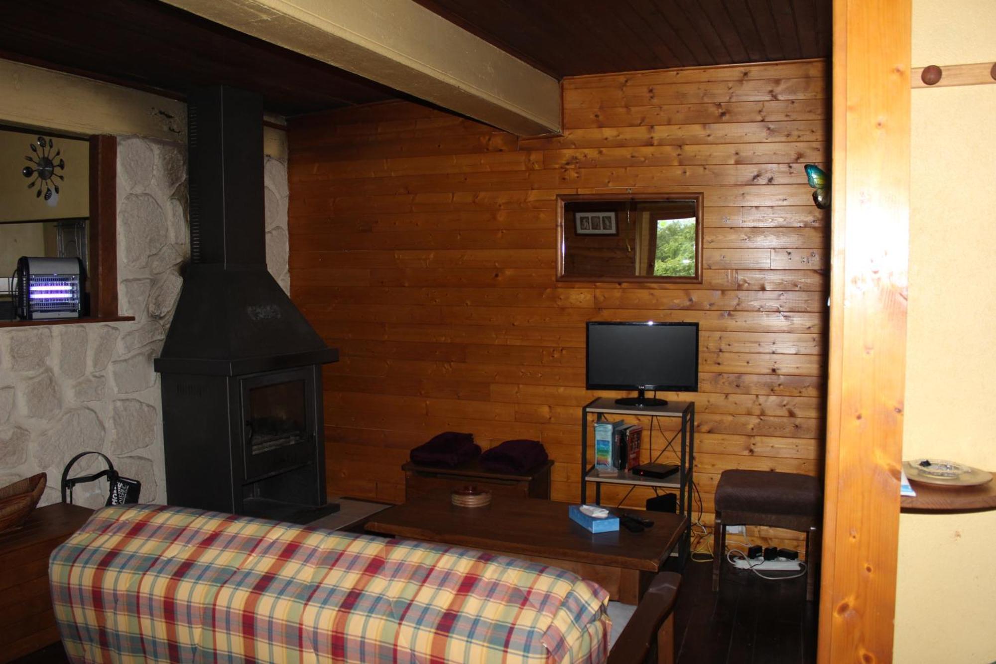 Maison de charme calme entourée de montagne Ussat Esterno foto