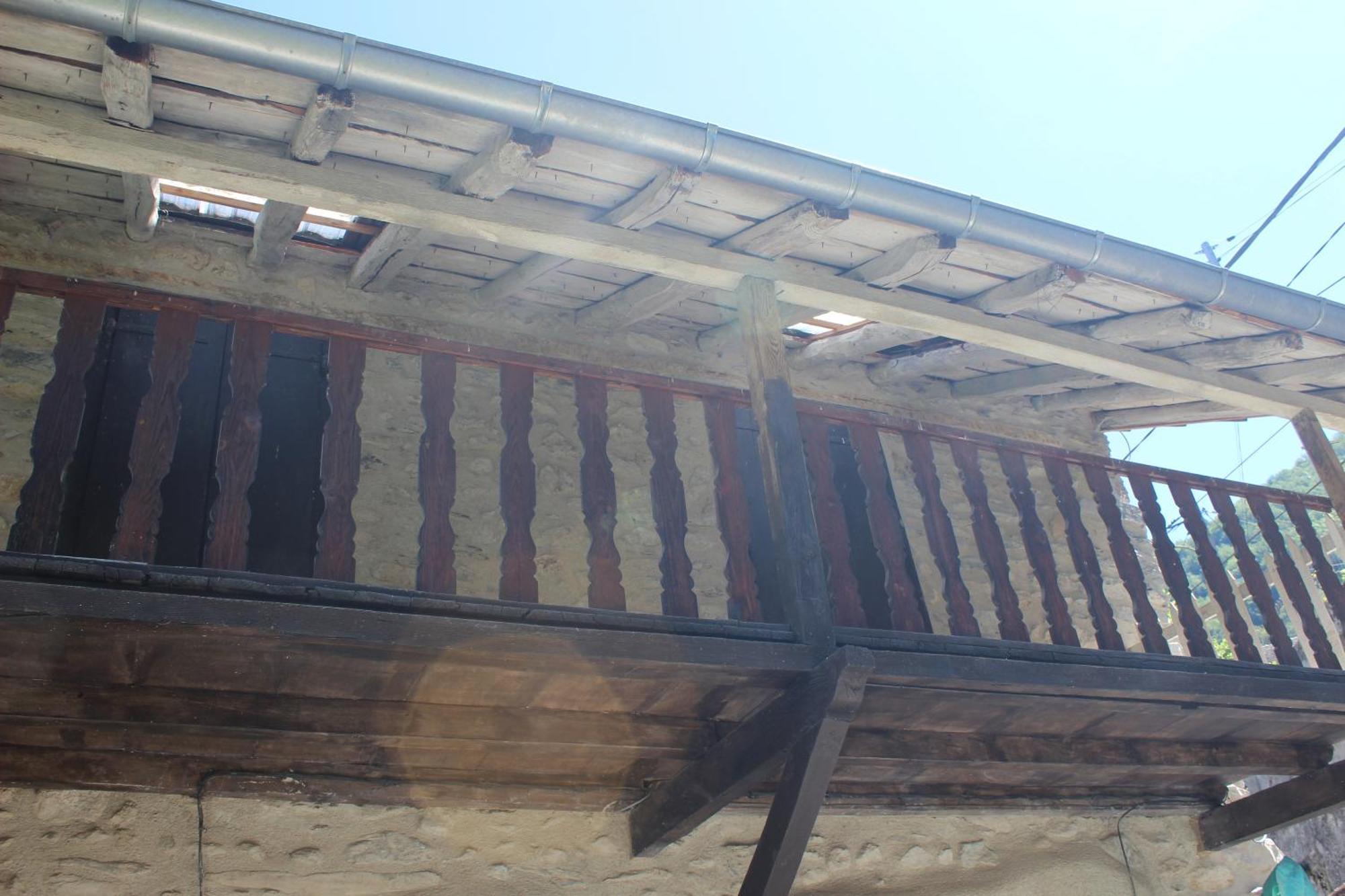 Maison de charme calme entourée de montagne Ussat Esterno foto