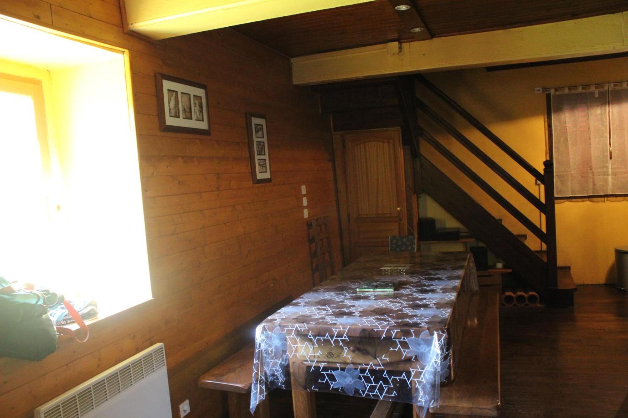 Maison de charme calme entourée de montagne Ussat Esterno foto