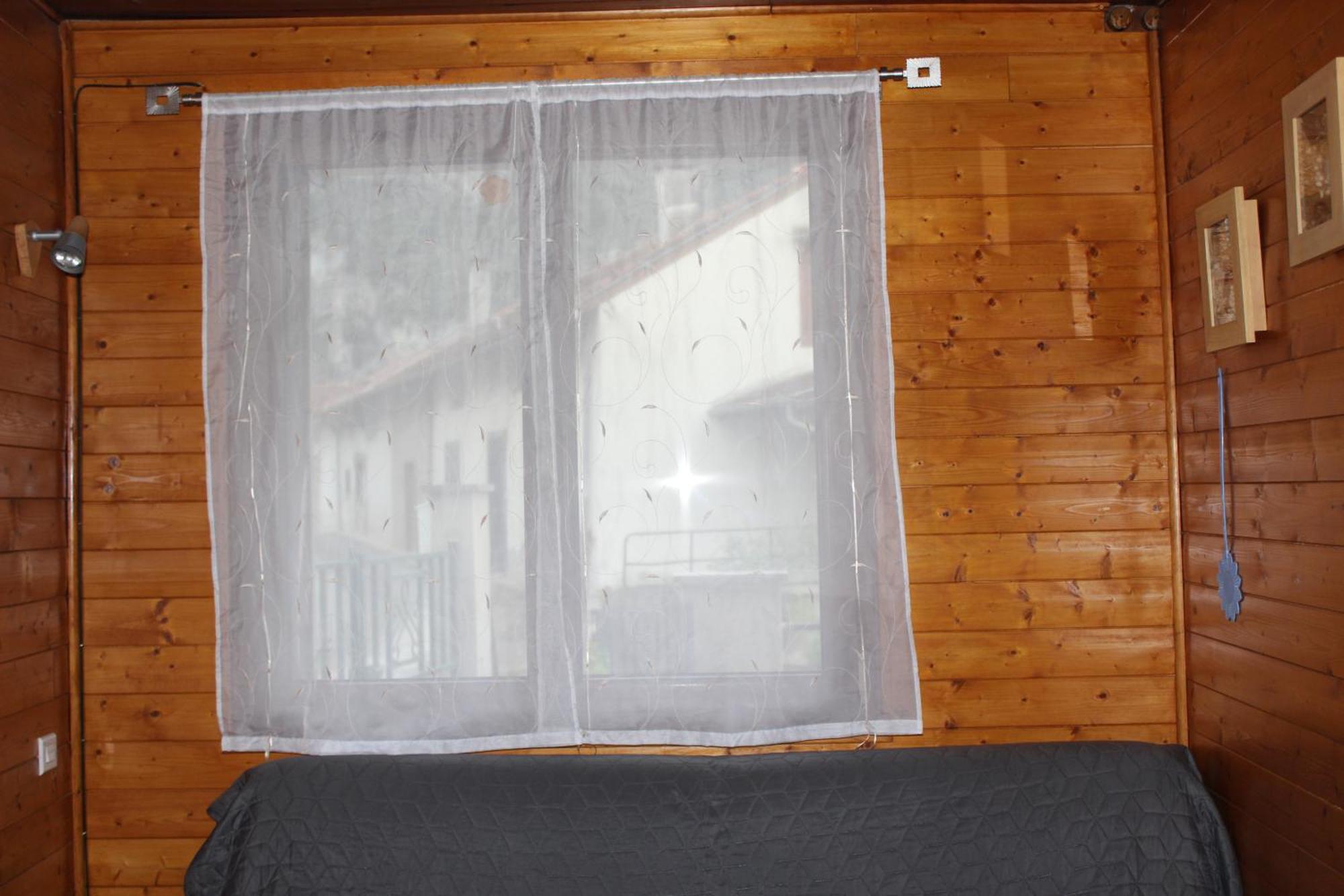 Maison de charme calme entourée de montagne Ussat Esterno foto
