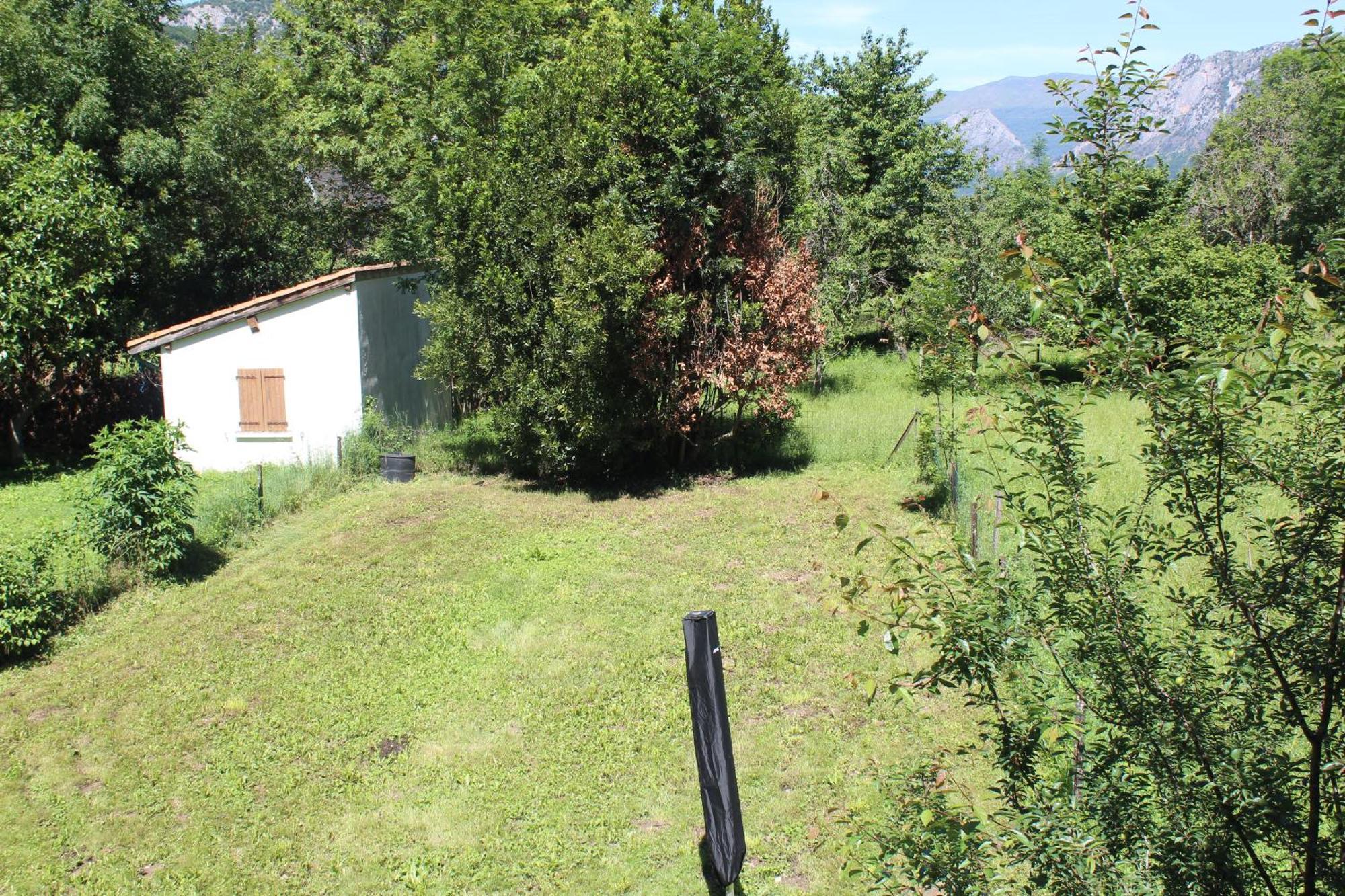 Maison de charme calme entourée de montagne Ussat Esterno foto